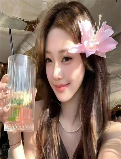 影视评论必看的：《嘉陵江边》的艺术价值与娱乐性平衡